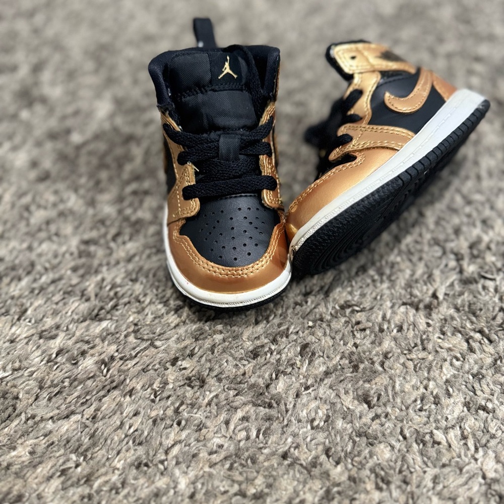 Jordan Kids Black and Gold Sneakers